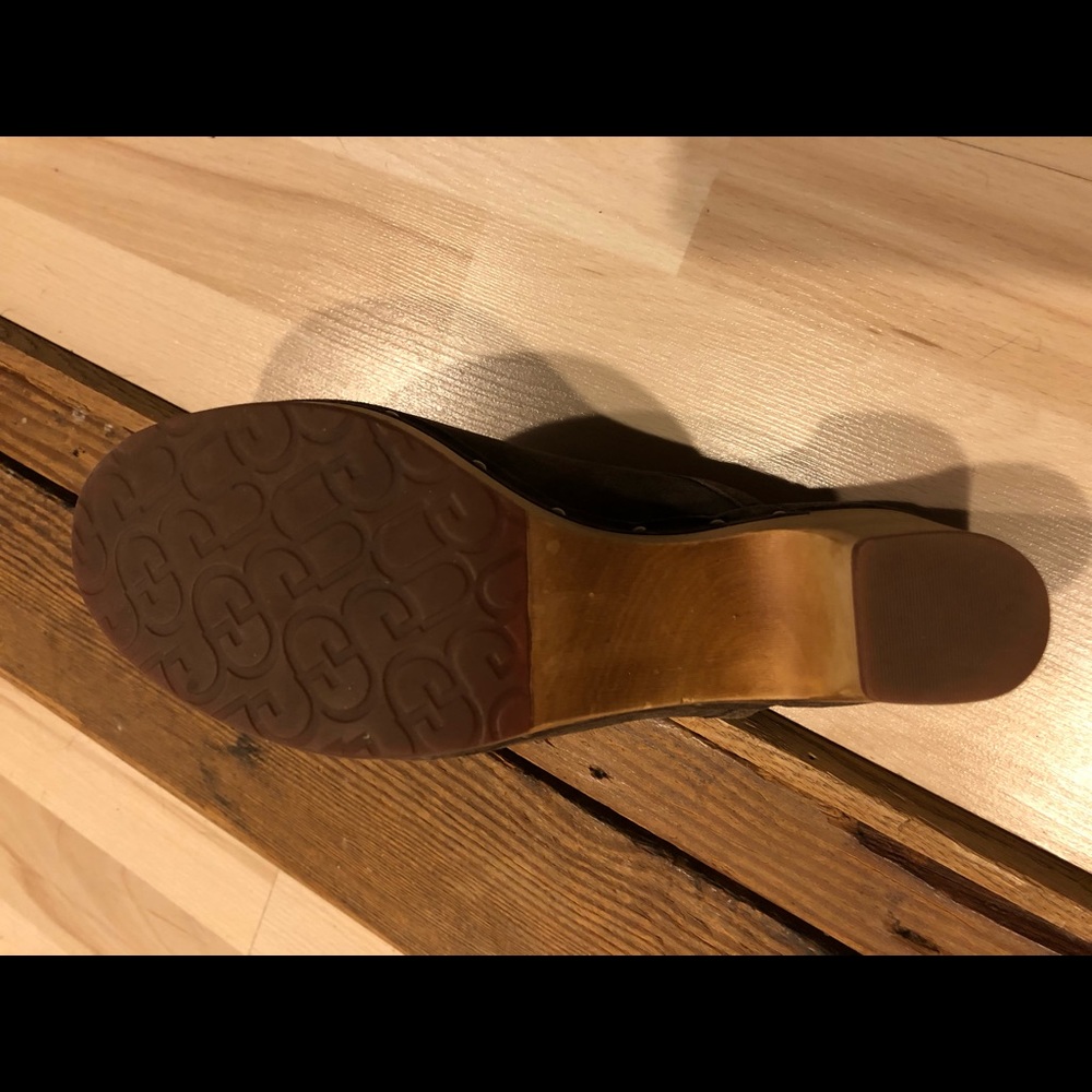 UGG Clogs - Picture 4 of 4
